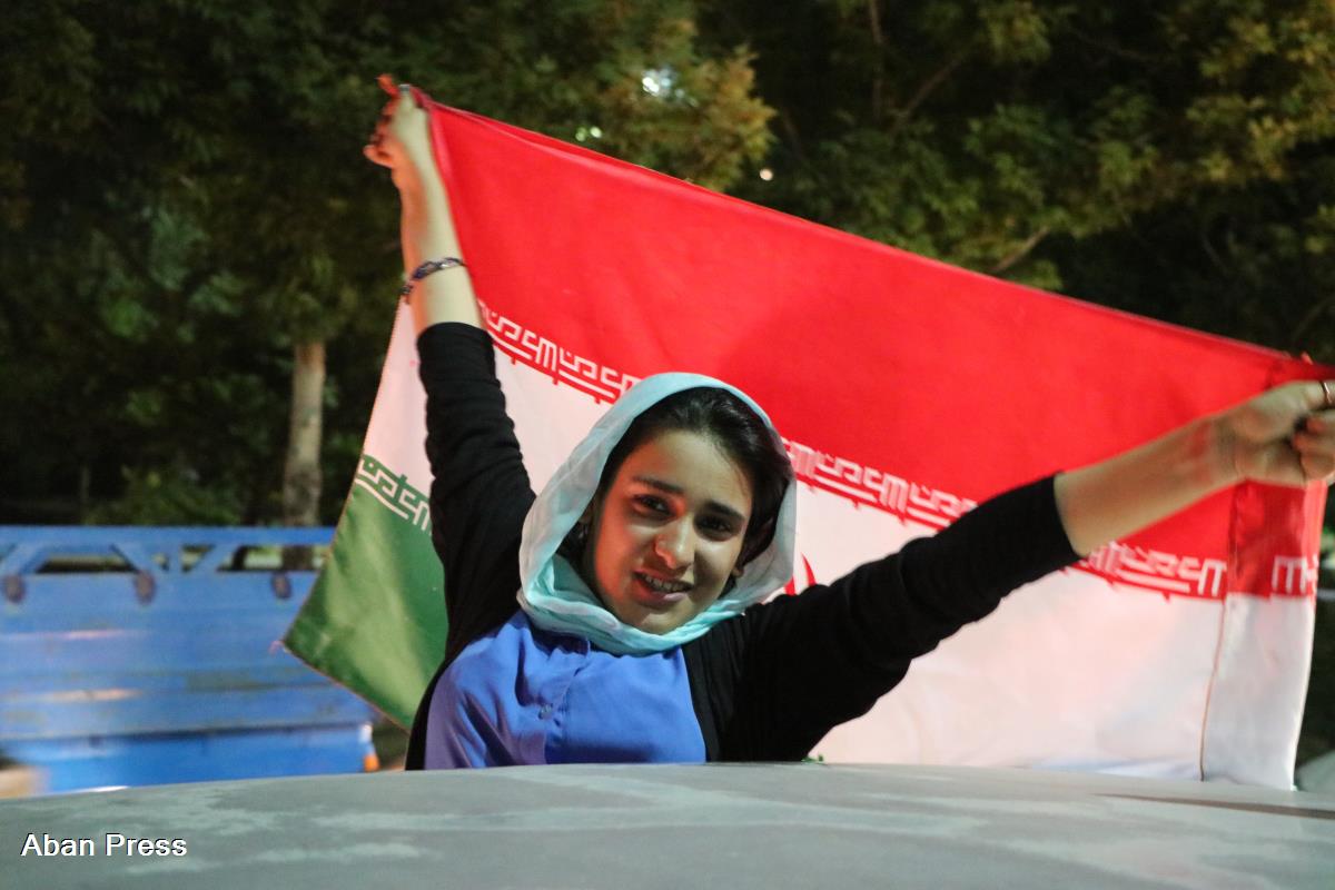 شادی مردم شیراز پس از تساوی ایران برابر پرتغال