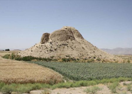 تل ضحاک؛ محوطه‌ای فراموش‌شده در مرکز فارس
