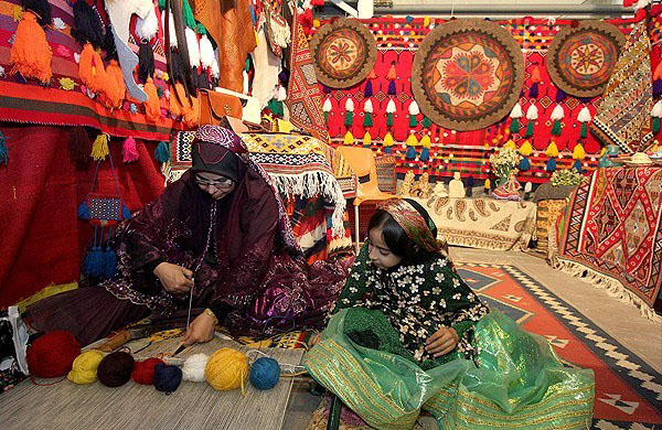 اشتغال ۱۱۹۵ نفر در بخش خانگی صنایع دستی فارس