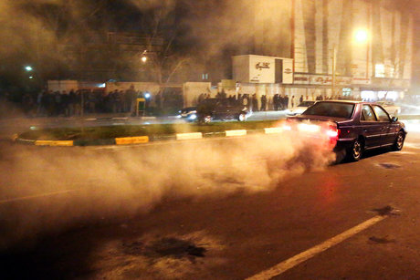 توقیف ۵۴ خودرو در شب چهارشنبه‌سوری تهران به اتهام «هنجارشکنی»