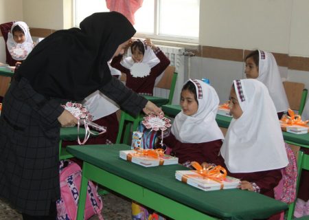 معلمان حق‌التدریس پیش‌دبستانی فارس خواستار تغییر شرایط استخدامی شدند