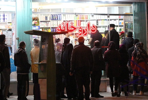 صف‌ بیماران در شیراز برای تامین داروهای کمیاب