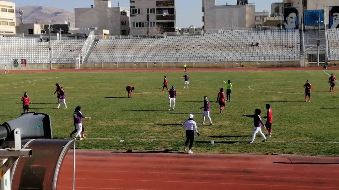 کمک ۵۰ میلیون تومانی به تیم فوتبال بانوان شیراز