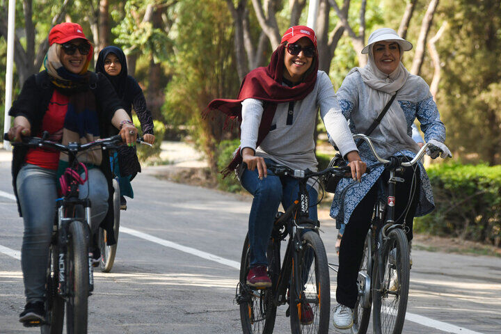 چالش‌های دوچرخه‌سواری بانوان در شهر ملی دوچرخه