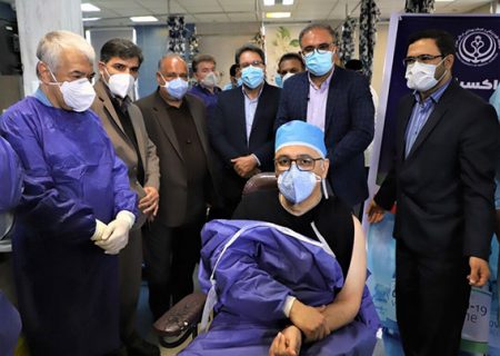 واکسیناسیون کارکنان درمانی شیراز ضد ویروس کرونا آغار شد