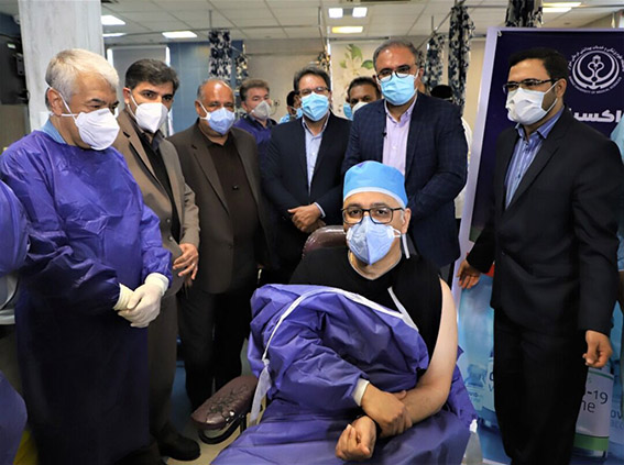 واکسیناسیون کارکنان درمانی شیراز ضد ویروس کرونا آغار شد