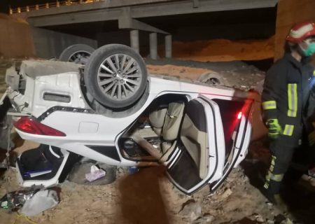 خودرو سواری در رودخانه خشک شیراز سقوط کرد