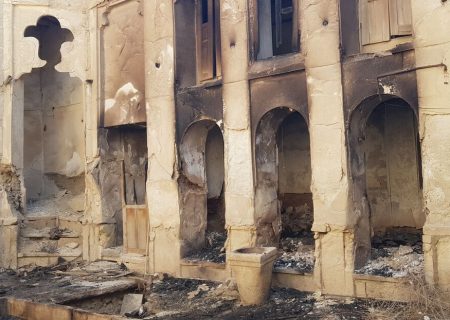 بخشی از خانه تاریخی حاج علی اکبر در لارستان آتش گرفت