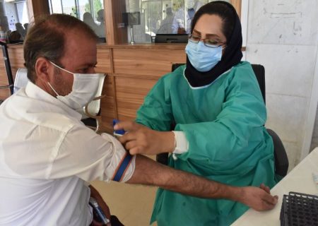 ۴۰۰ تن از بیماران کلیوی و پیوندی فارس واکسن کرونا دریافت کردند