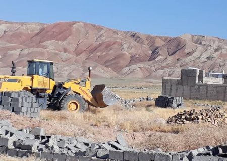 ۵۰ مورد ساخت و ساز غیرمجاز در اراضی ملی سیاخ دارنگون شیراز تخریب شد