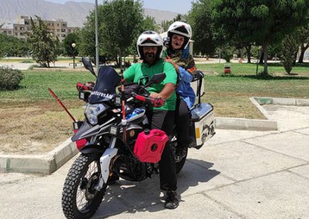 زوج موتورسوار گردشگر به کازرون فارس رسیدند