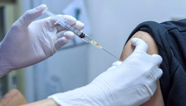 واکسیناسیون ۱۱۰ نفر از فعالان بوم‌گردی فارس انجام شد