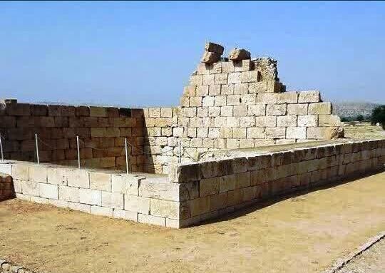 عایق بندی بنای معبد آناهیتا در کازرون برای جلوگیری از نفوذ آب