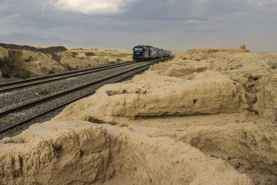 جابه‌جایی ریل قطار از محوطه تاریخی تپه‌حصار دامغان به منظور ثبت جهانی آن بررسی شد