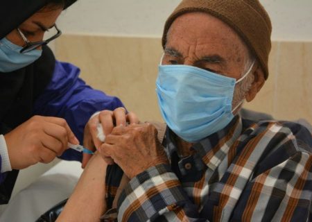 تزریق دُز سوم واکسن به معلولان و سالمندان بهزیستی فارس درحال انجام است