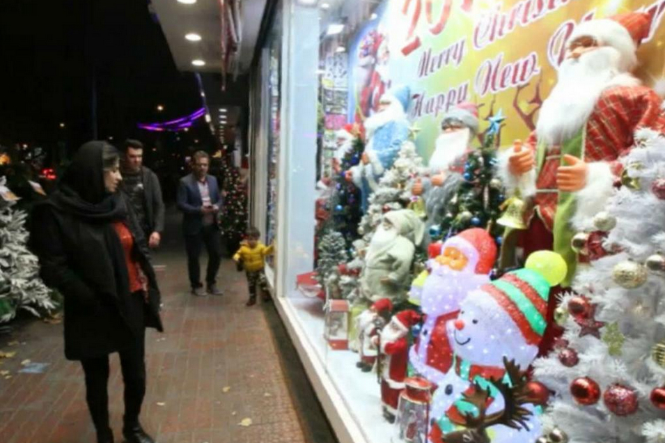 بابانوئل در خیابان‌های تهران