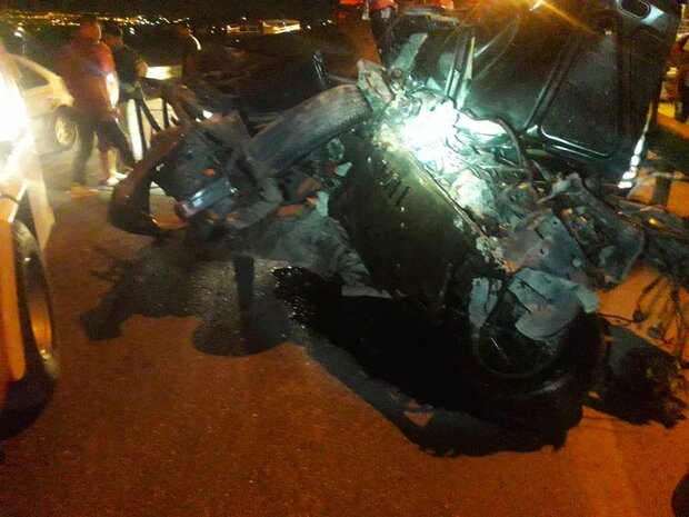 متلاشی شدن خودروی پژو در حادثه رانندگی در شیراز