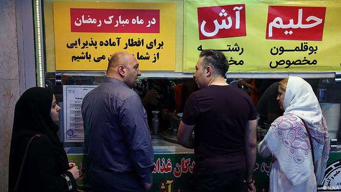 شلاق و پرداخت جزای نقدی برای 20 «روزه‌خوار» در قزوین