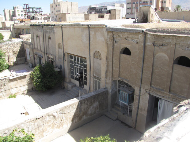 بزرگ ترین بنای قاجاری کازرون در مسیر خروج از فهرست ملی