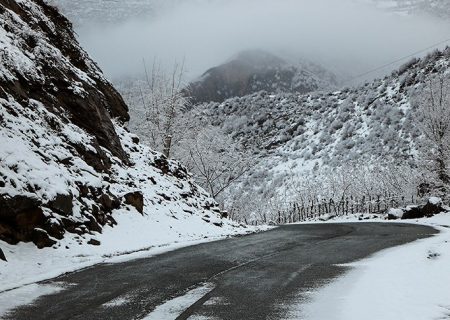 بارش برف در جاده سپیدان به اقلید
