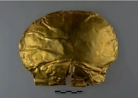 کشف نقاب طلایی ۳ هزار ساله در مقبره اشراف در چین