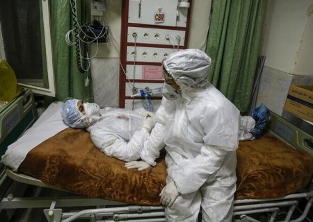 روزانه ۱۰ پرستار مشکوک به کرونا در فارس شناسایی می‌شود