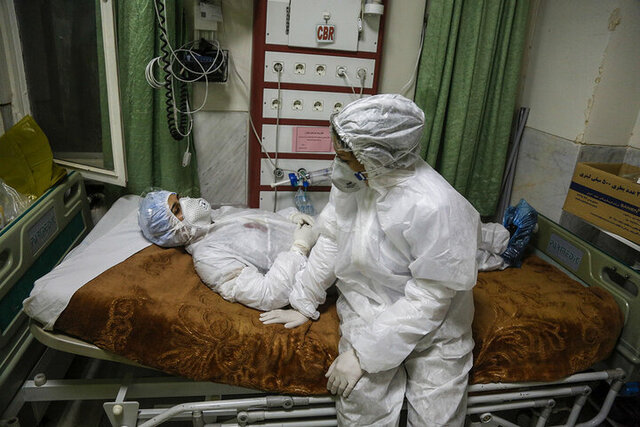 روزانه ۱۰ پرستار مشکوک به کرونا در فارس شناسایی می‌شود