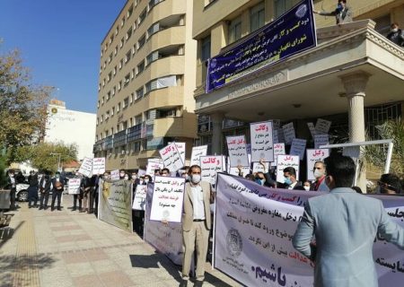 تجمع اعتراضی تعدادی از وکلای کانون فارس