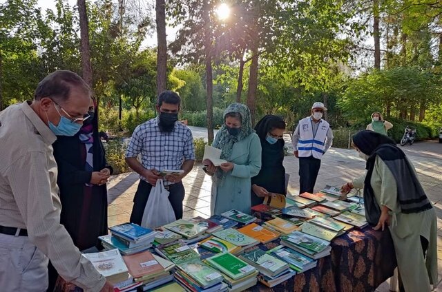 توزیع ۷۵۰۰ جلد کتاب بین شهروندان در شیراز