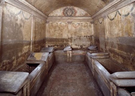 درهای آرامگاه باستانی «ناپل»‌ باز می‌شود