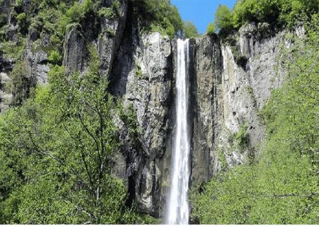 بررسی بلندترین آبشار کشور از سوی محققان دانشگاهی با پهپادها