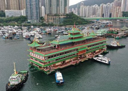 رستوران شناور هنگ کنگ در دریا واژگون شد
