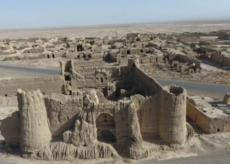 بافت تاریخی روستای بیاض در شهرستان انار مرمت می‌شود