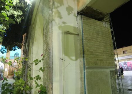 دیوار تاریخی حرم علی‌بن حمزه شیراز در آستانه تخریب کامل
