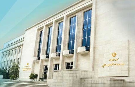 وزارت اقتصاد، دولت احمدی‌نژاد را به دست‌اندازی به بانک مرکزی متهم کرد