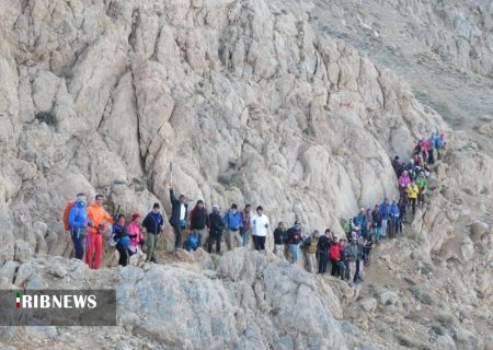 صعود کوهنوردان شمال فارس به قله بل اقلید