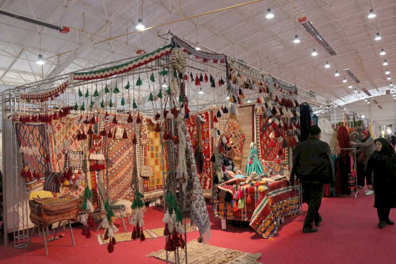 نمایش هنرهای سنتی ۱۴ استان در سیزدهمین نمایشگاه ملی صنایع‌دستی استان فارس