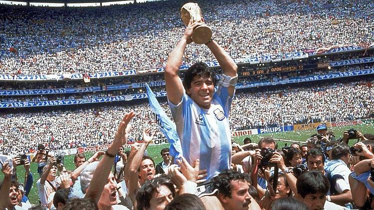 دیگو مارادونا، اسطوره فوتبال جهان درگذشت