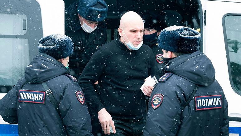 دستگیری دست‌کم ۲۰۰ نفر از سیاستمداران مستقل و مخالفان کرملین در همایشی در مسکو