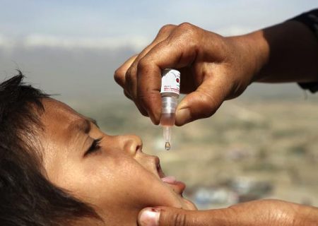 قتل کارکنان کارزار واکسیناسیون فلج اطفال در افغانستان اجرای این برنامه ملی را مختل کرد