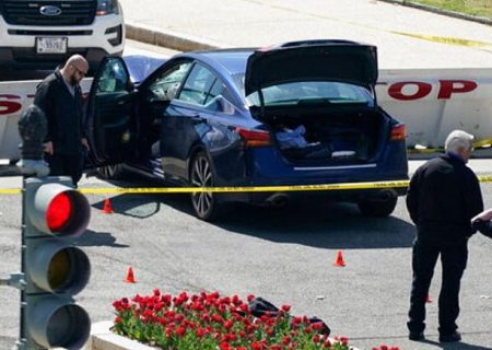 حمله با خودرو به ساختمان کنگره آمریکا؛ یک مامور پلیس و مهاجم کشته شدند