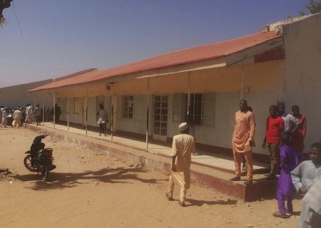صدها دانش‌آموز در نیجریه پس از حمله مسلحانه به یک مدرسه مفقود شدند