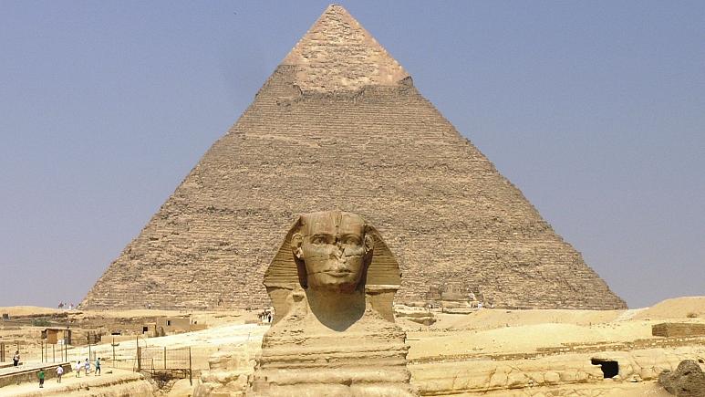 دستنوشته‌های نیوتن درباره رمزگشایی از اهرام مصر به حراج گذاشته می‌شود