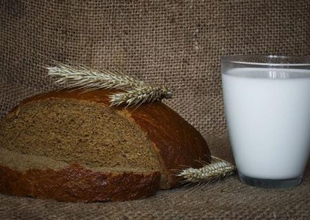 درخواست دانشمندان از دولت بریتانیا؛ برای مقابله با کرونا ویتامین دی را به شیر و نان اضافه کنید