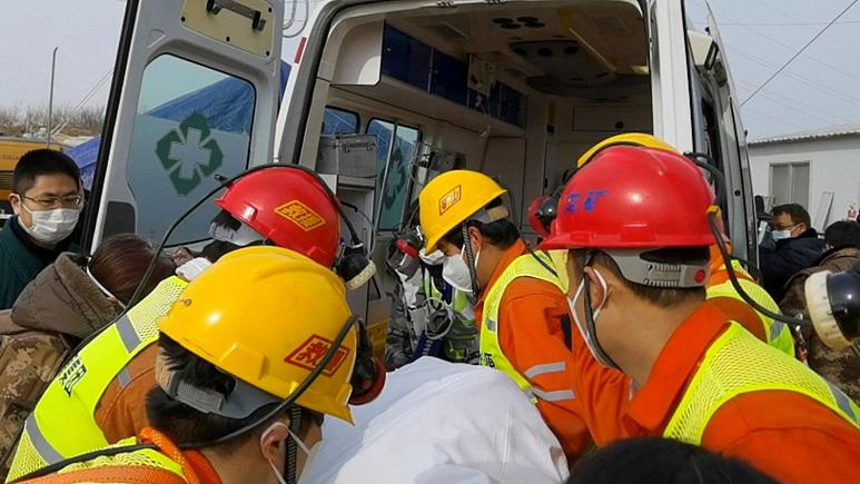 ۱۱ نفر از معدنچیان گرفتار در معدن طلای «هوشان» چین نجات یافتند