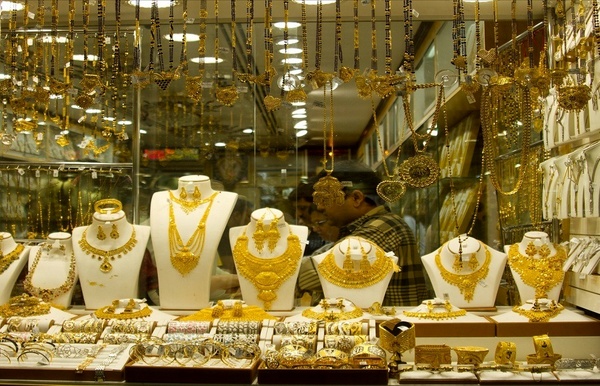 کوچ دسته‌جمعی پیشکسوتان طلا فروش شیراز از بازار