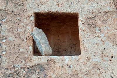 کشف درهای سنگی متعلق به استودان‌های زرتشتی در فارس