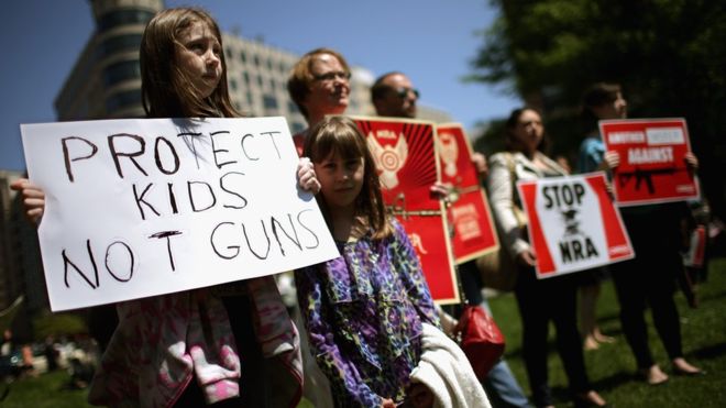 سالانه 1300 کودک در آمریکا به ضرب گلوله کشته می شوند
