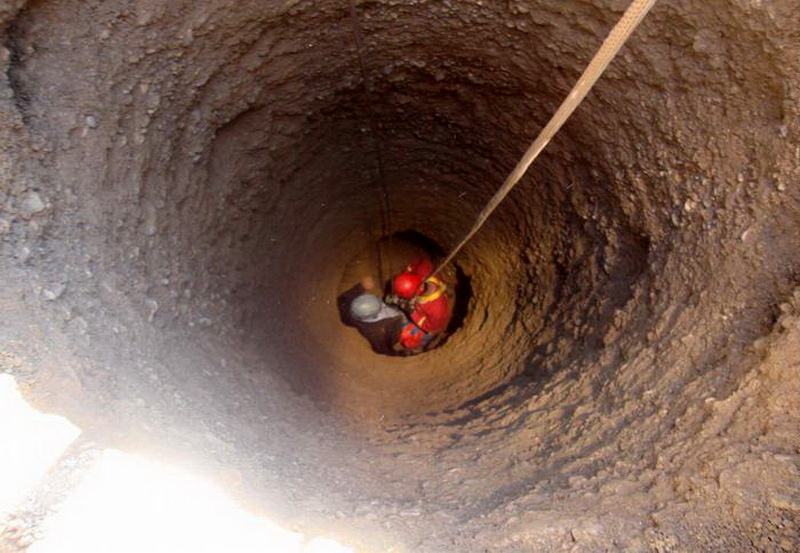 مادری پسر ۹ ساله‌اش را در کازرون داخل چاه انداخت