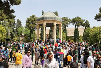 شمار بازدیدکنندگان از آرامگاه حافظ از ۳۰۰هزار نفر گذشت